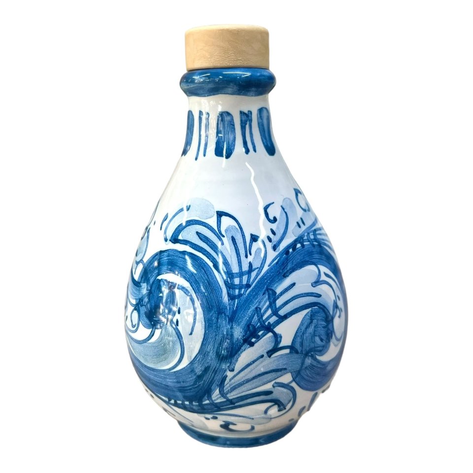 Oliera con manico in ceramica siciliana decoro ornato barocco azzurro e bianco Produzione artigianale di Caltagirone h.15cm