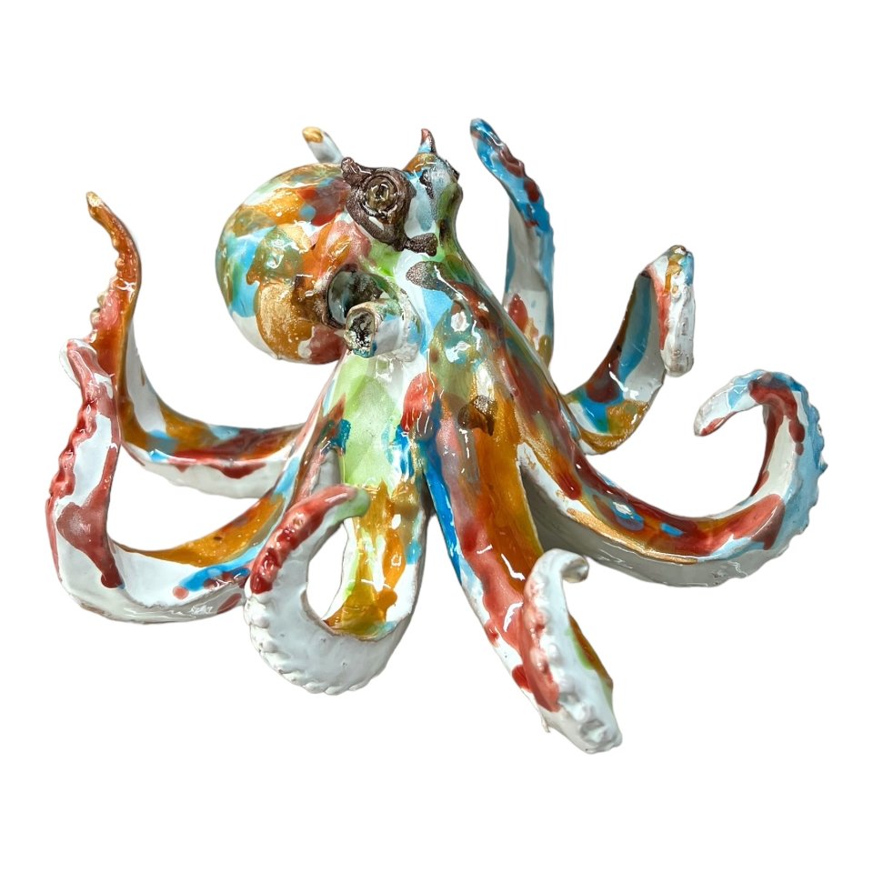 Polpo in ceramica siciliana multicolore su fondo bianco Produzione artigianale di Palermo lunghezza 20cm