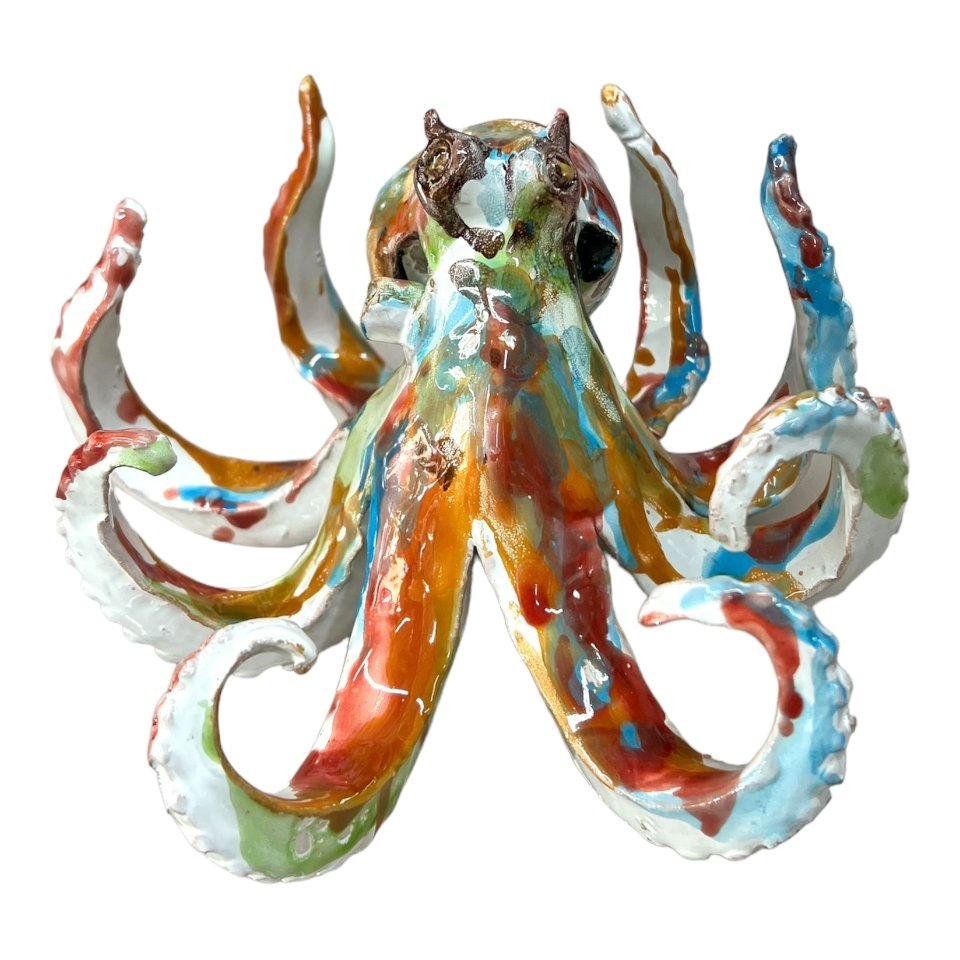 Polpo in ceramica siciliana multicolore su fondo bianco Produzione artigianale di Palermo lunghezza 20cm