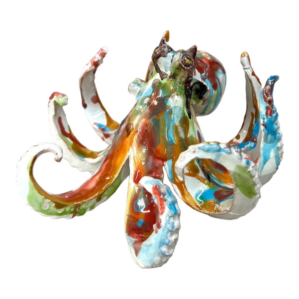 Polpo in ceramica siciliana multicolore su fondo bianco Produzione artigianale di Palermo lunghezza 20cm