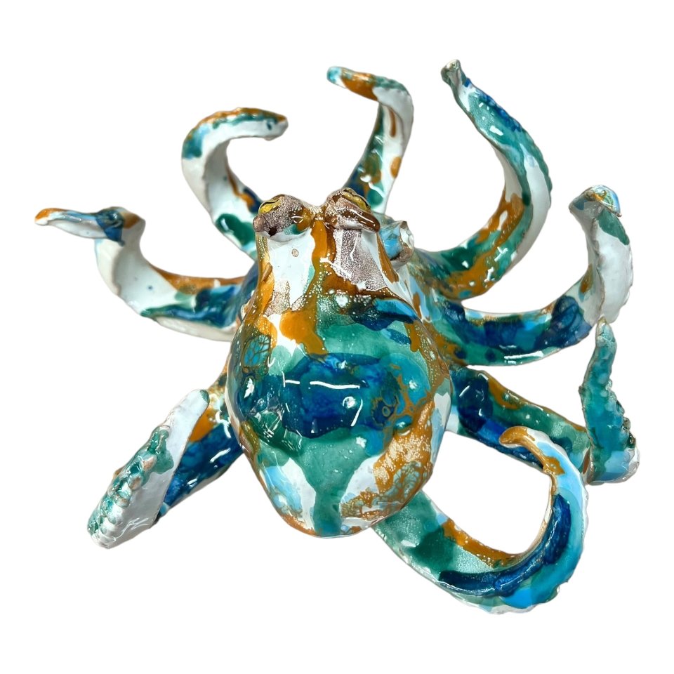 Polpo in ceramica siciliana multicolore su fondo bianco Produzione artigianale di Palermo lunghezza 20cm