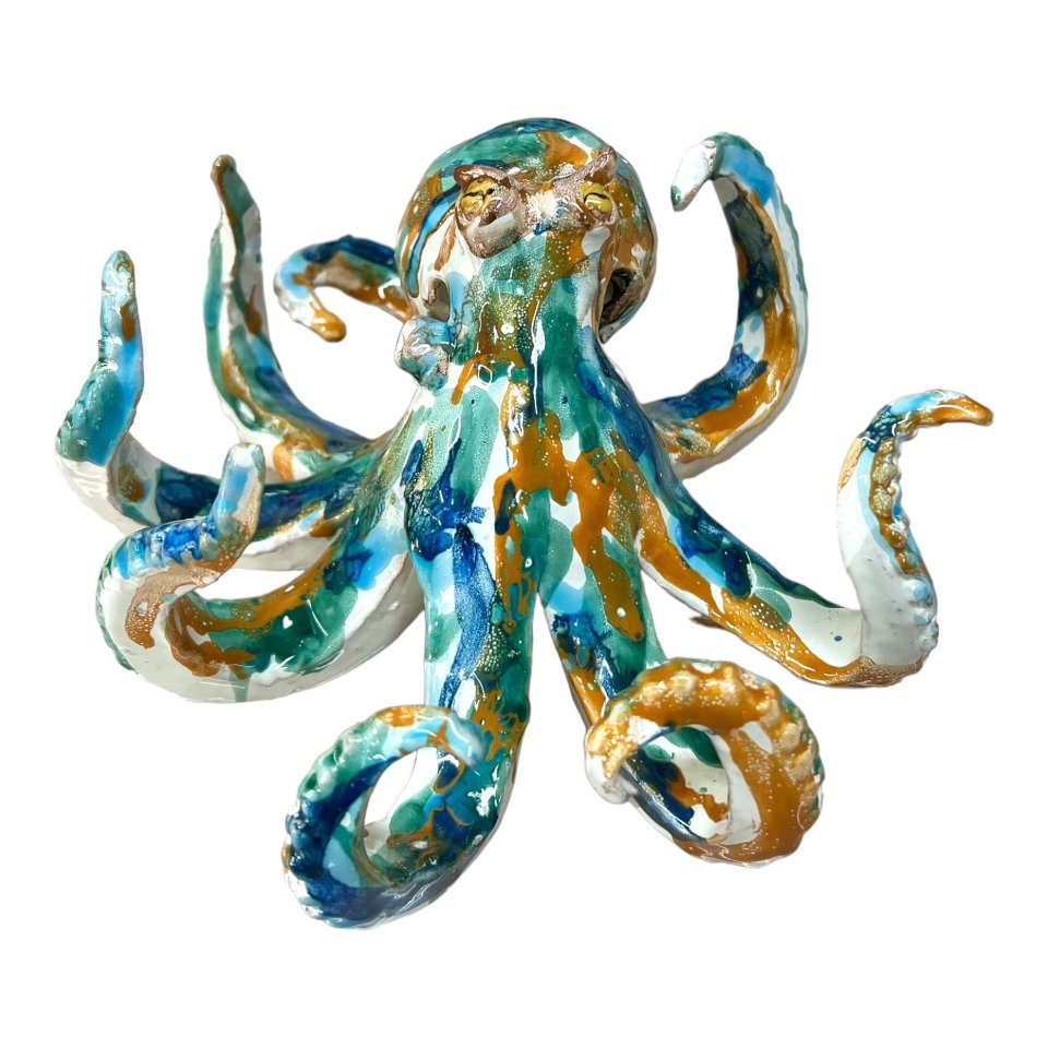 Polpo in ceramica siciliana multicolore su fondo bianco Produzione artigianale di Palermo lunghezza 20cm
