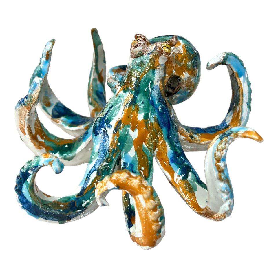 Polpo in ceramica siciliana multicolore su fondo bianco Produzione artigianale di Palermo lunghezza 20cm