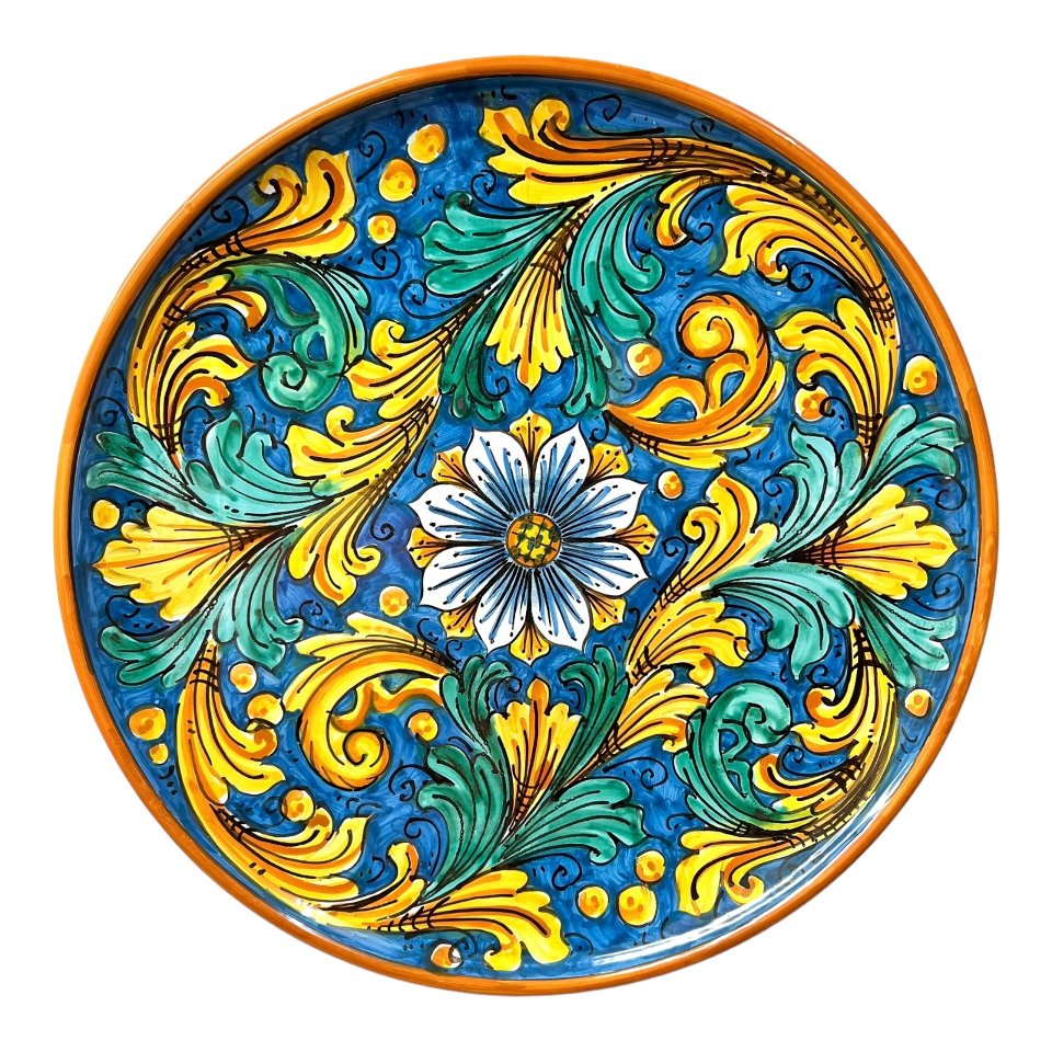 Piatto ornamentale da parete in ceramica siciliana fondo blu decoro barocco ornato verde e giallo Produzione artigianale di Caltagirone Diametro 43