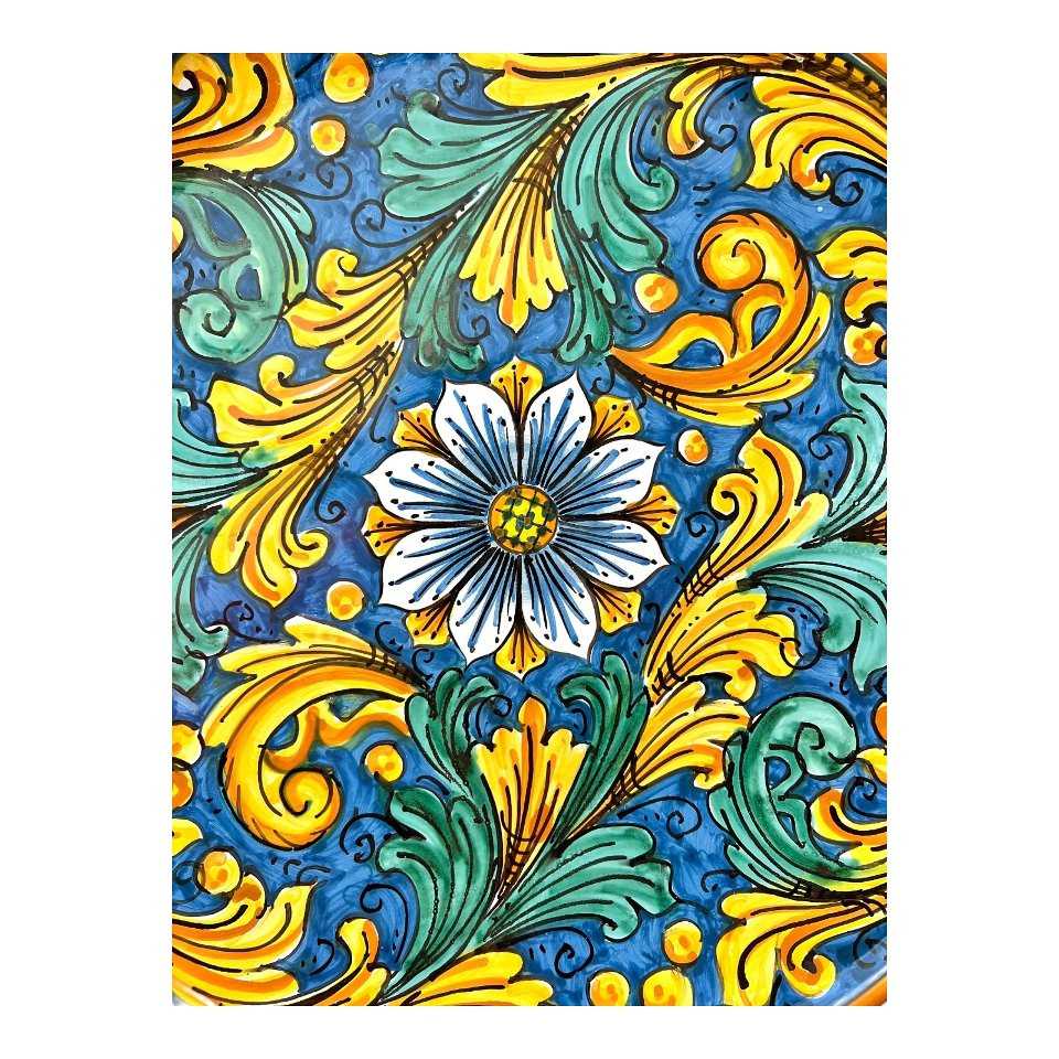 Piatto ornamentale da parete in ceramica siciliana fondo blu decoro barocco ornato verde e giallo Produzione artigianale di Caltagirone Diametro 43
