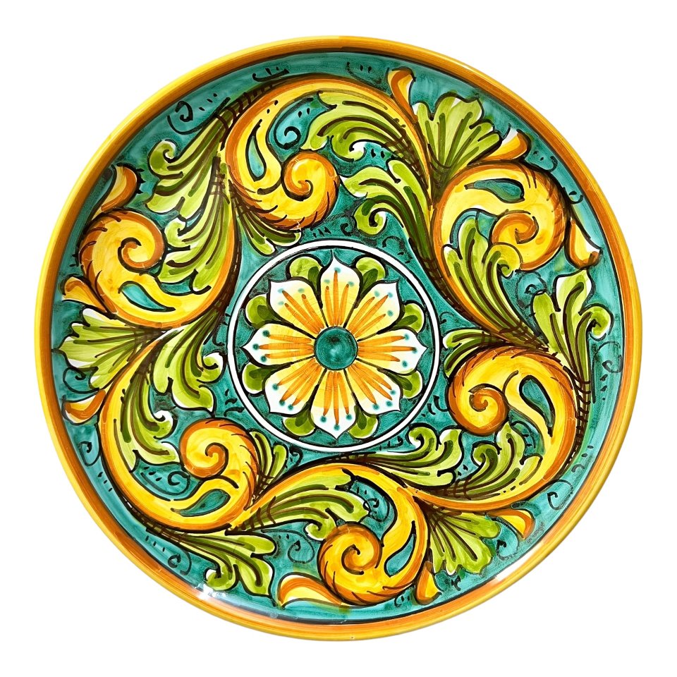 Piatto ornamentale da parete in ceramica siciliana fondo verde decoro ornato barocco giallo Produzione artigianale di Caltagirone Diametro 30cm