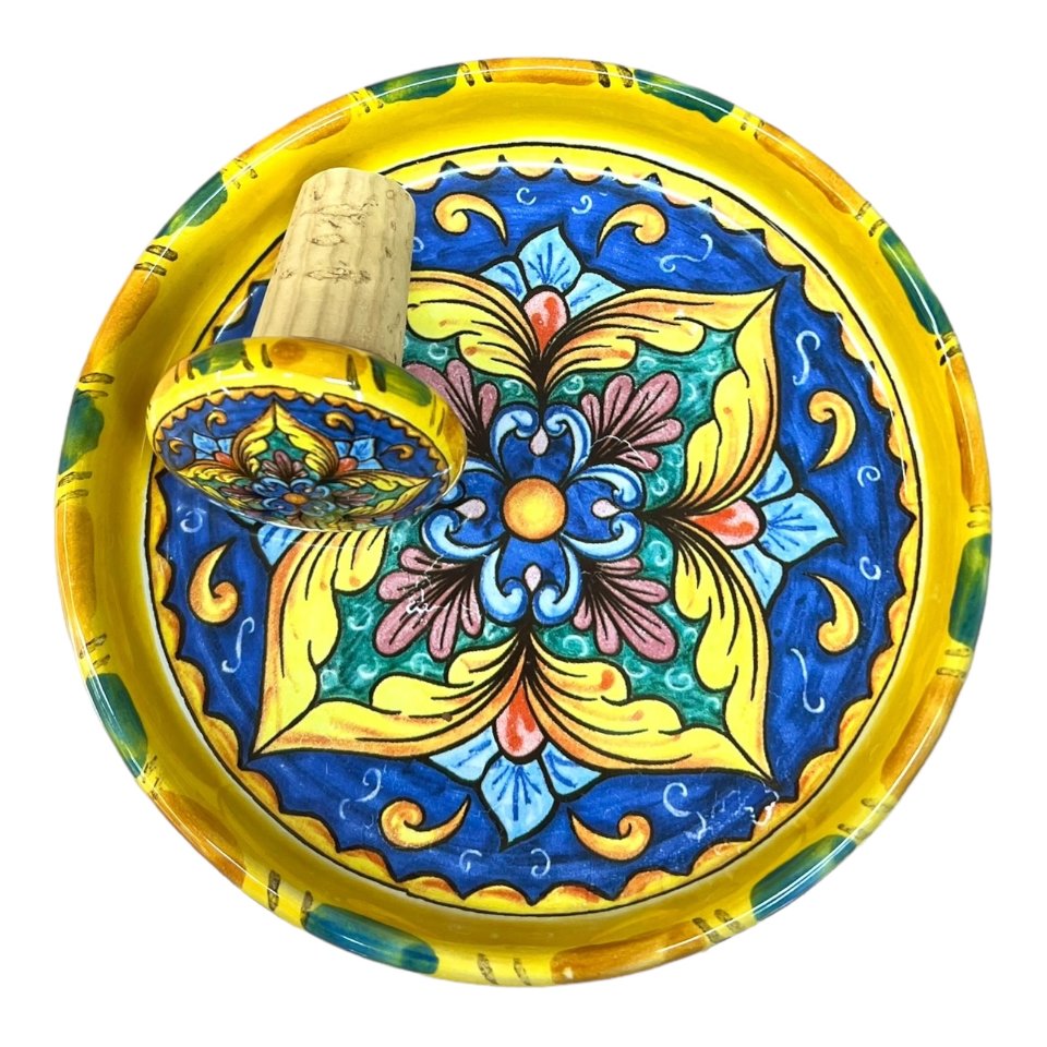 Sottobottiglia con tappo in ceramica siciliana decoro ornato barocco classico Produzione artigianale di Santo Stefano di Camastra Diametro 12cm
