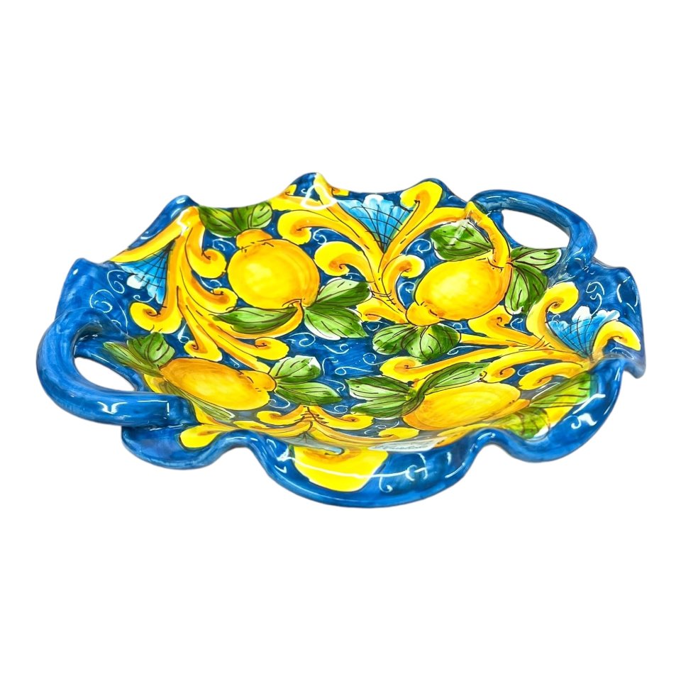 Centrotavola smerlato con manici con limoni decoro ornato barocco giallo e blu Produzione artigianale di Santo Stefano di Camastra Diametro 30cm