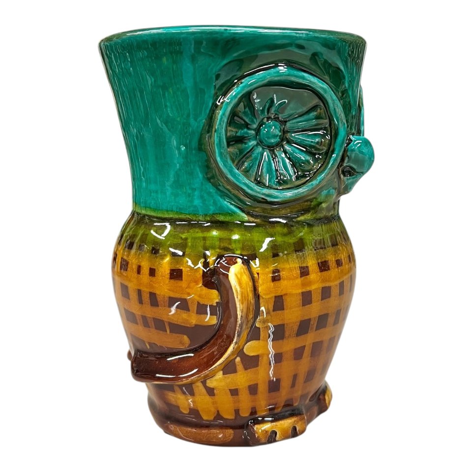 Gufo in ceramica siciliana kaleido decoro verde e giallo ocra Produzione artigianale di Santo Stefano di Camastra h.18 cm