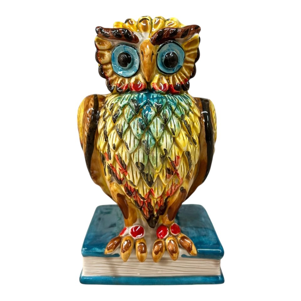 Civetta in ceramica siciliana decorata su libro Produzione artigianale di Caltagirone h.18cm