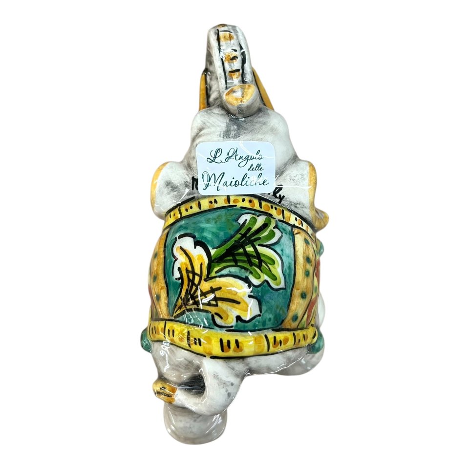 Elefante portafortuna in ceramica siciliana decoro ornato fondo verde Produzione artigianale di Caltagirone lunghezza 15cm