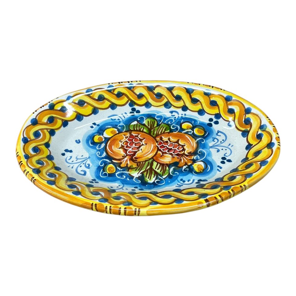 Piatto ornamentale ovale da parete con melograni fondo blu in ceramica siciliana Produzione artigianale di Caltagirone Lunghezza 22cm
