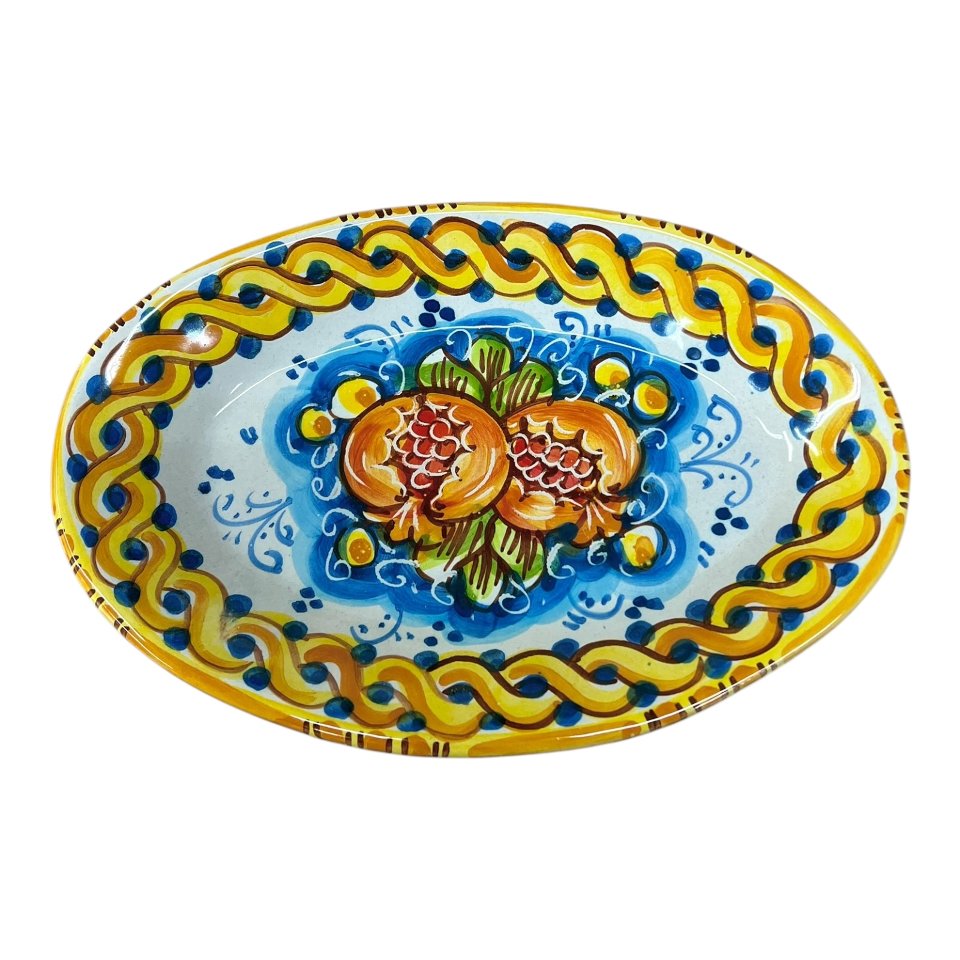 Piatto ornamentale ovale da parete in ceramica siciliana con melograni fondo blu Produzione artigianale di Caltagirone Lunghezza 22cm