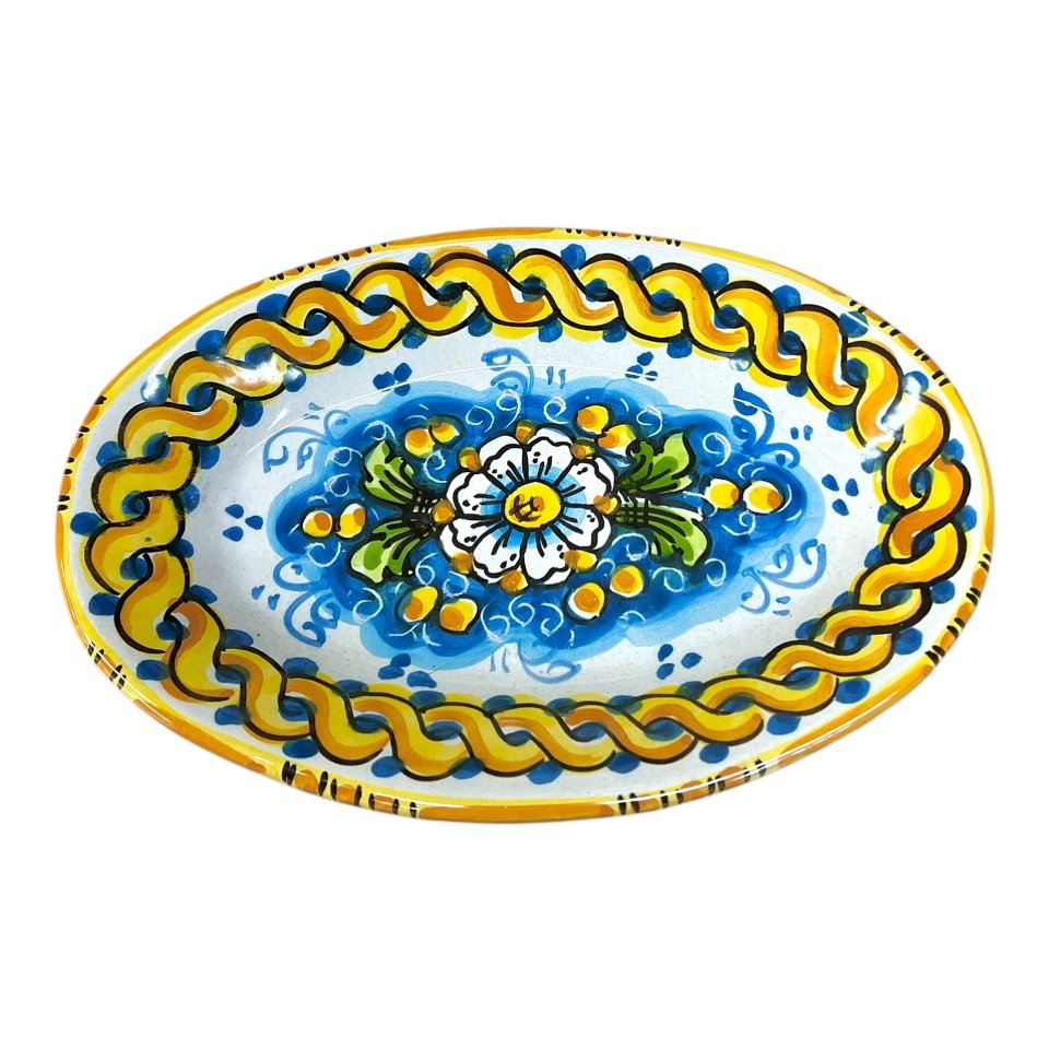 Piatto ornamentale ovale da parete in ceramica siciliana con margherita fondo blu Produzione artigianale di Caltagirone Lunghezza 22cm