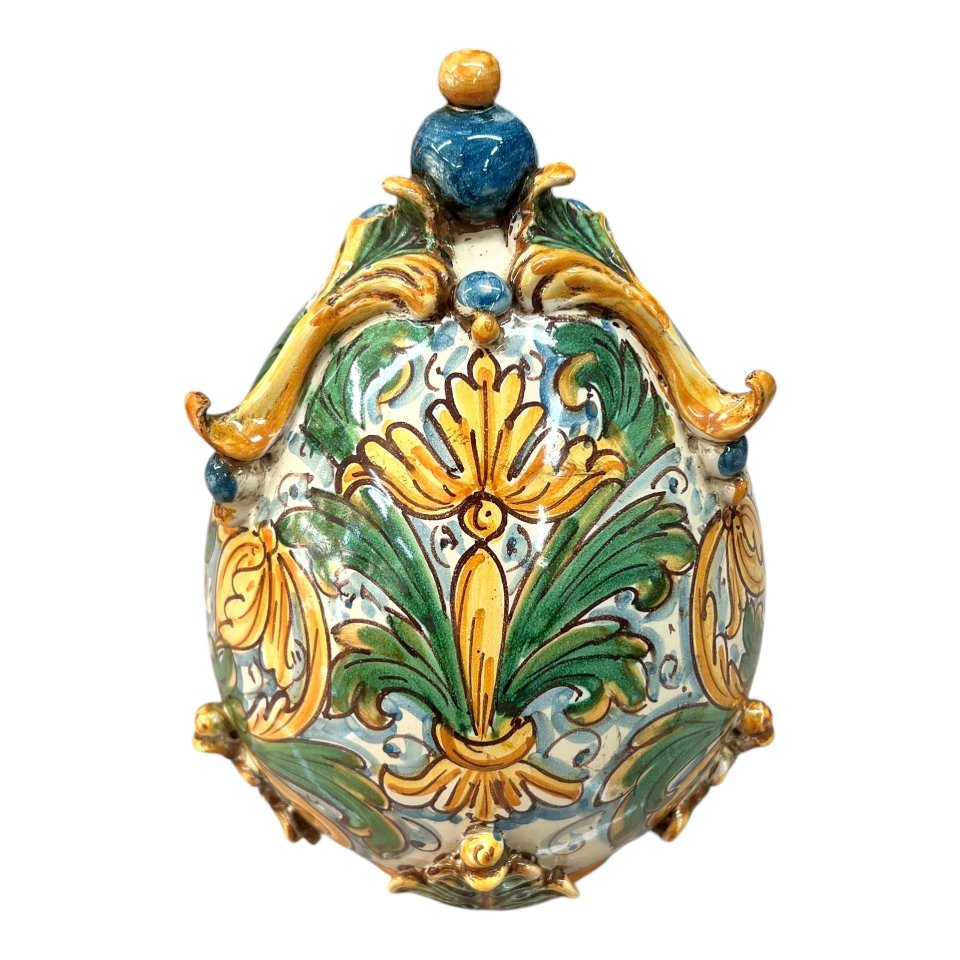 Uovo di Pasqua in pregiata ceramica siciliana decoro ornato floreale verde e giallo Produzione artigianale di Caltagirone h.24cm