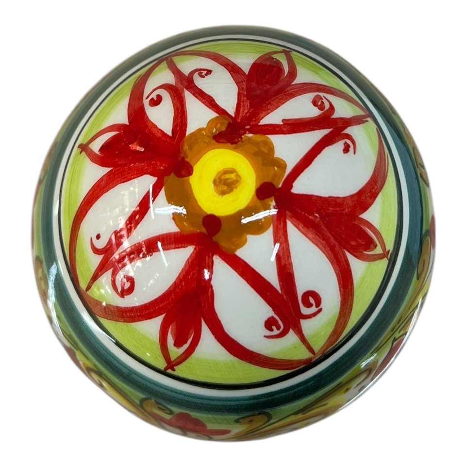 Uovo di Pasqua in ceramica siciliana decoro floreale rosso e verde Produzione artigianale di Caltagirone h.18cm