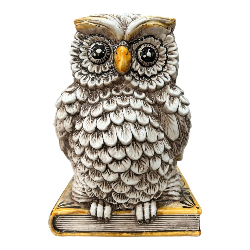 Gufo su libro in ceramica siciliana decoro fumé Produzione artigianale  di Caltagirone h.30cm