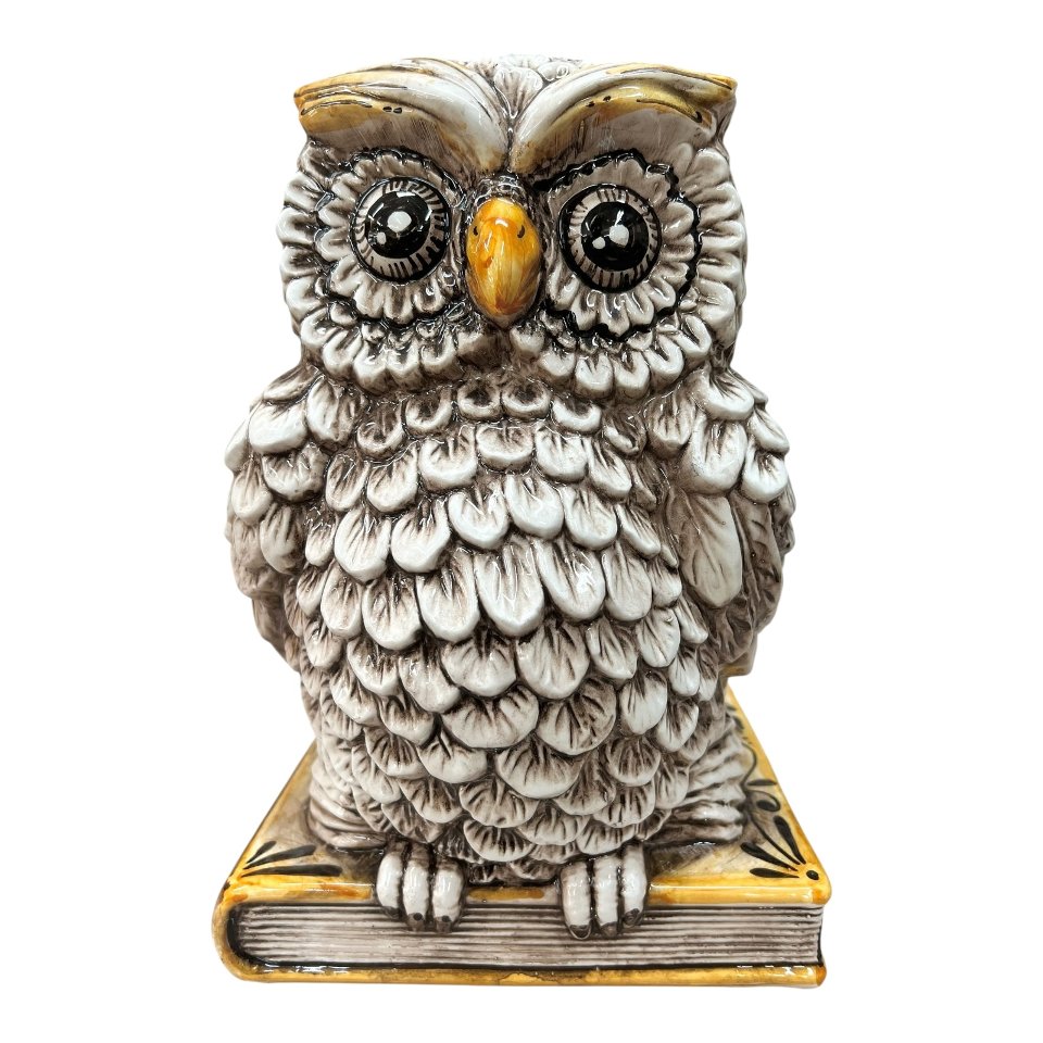 Gufo su libro in ceramica siciliana decoro fumé Produzione artigianale  di Caltagirone h.30cm