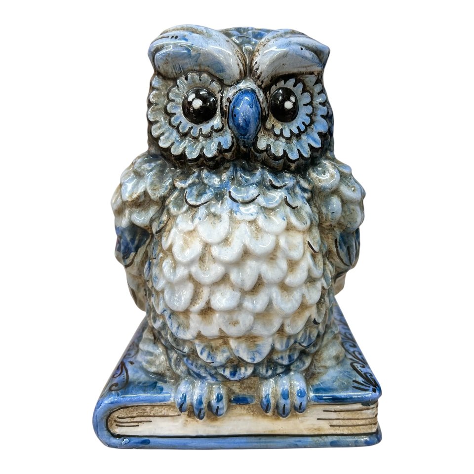 Gufo su libro in ceramica siciliana decoro blu antico Produzione artigianale di Caltagirone h.20cm