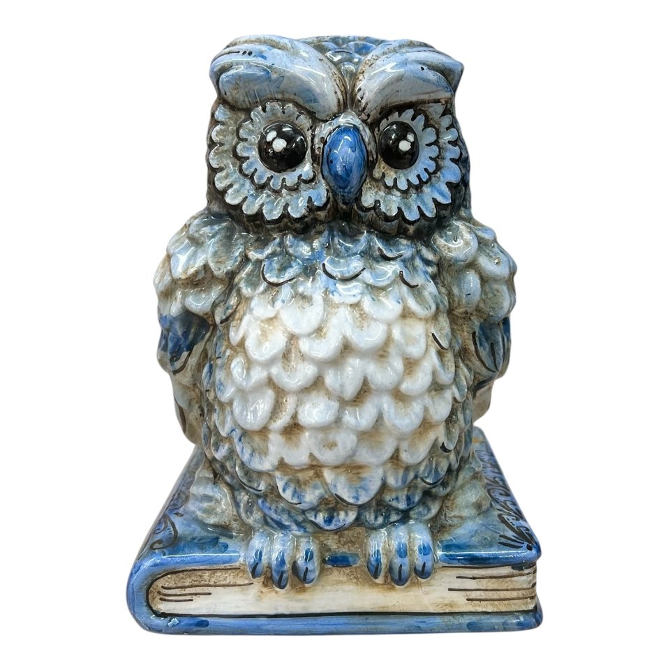 Gufo su libro in ceramica siciliana decoro blu antico Produzione artigianale di Caltagirone h.20cm