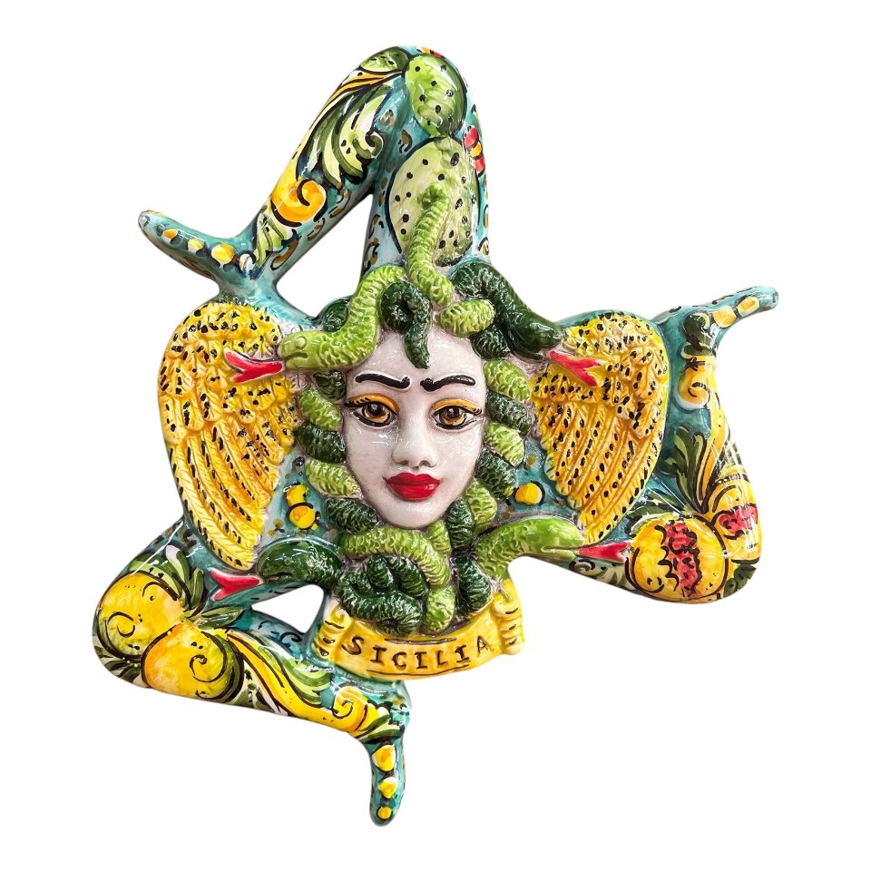 Trinacria da parete in ceramica siciliana decoro frutta fondo verde Produzione artigianale di Caltagirone Lunghezza 25cm