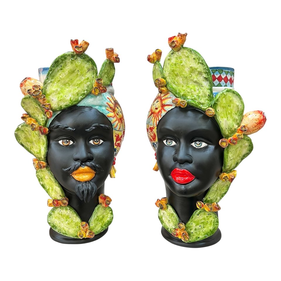 Teste di moro in ceramica siciliana decoro carretto con fichi d’india viso nero satinato Produzione artigianale di Caltagirone h.55cm