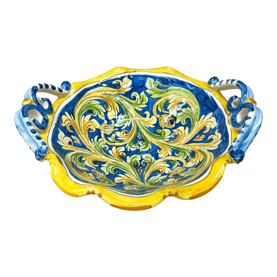 Centrotavola smerlato con manici in ceramica siciliana decoro ornato barocco fondo blu Produzione artigianale di Caltagirone Diametro 30cm
