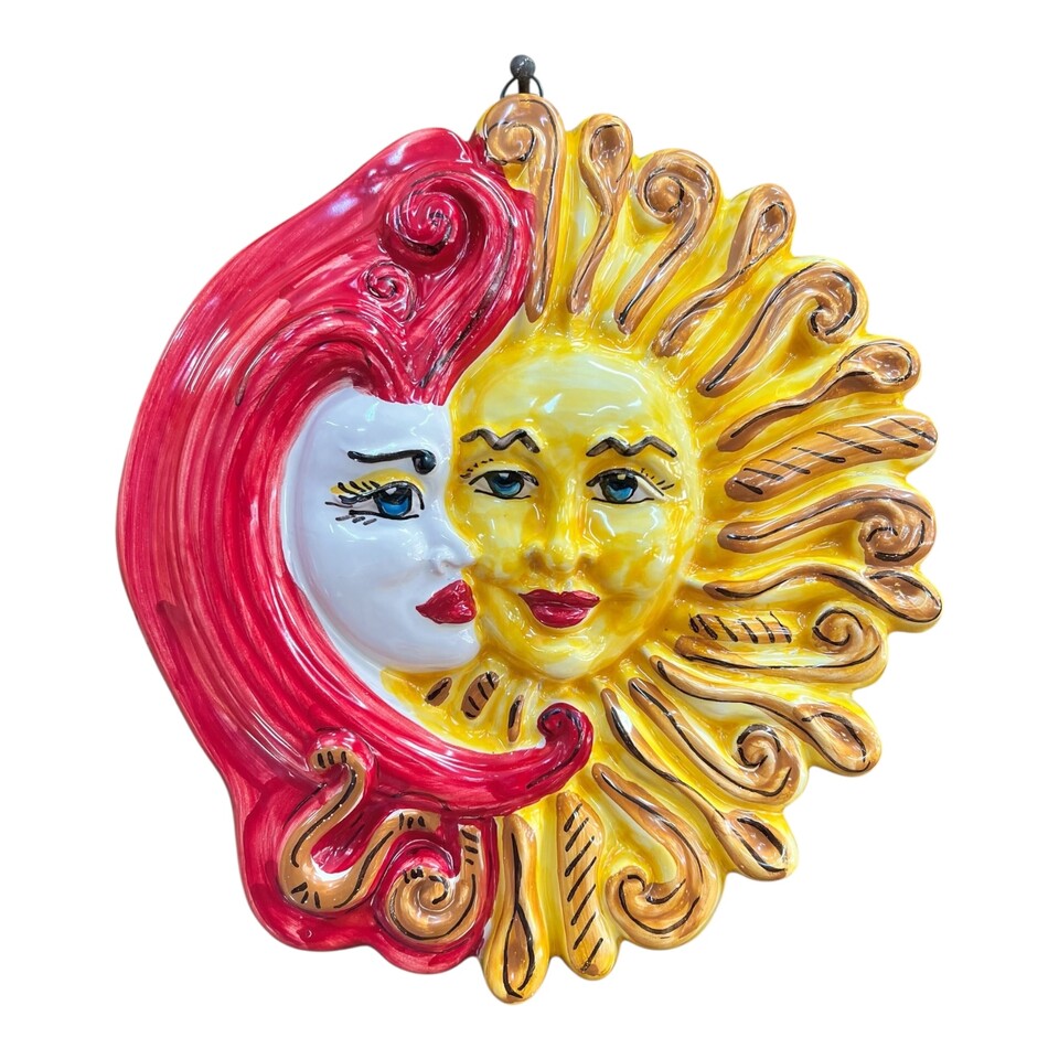 Sole e luna abbraccio da parete in ceramica siciliana decoro giallo e rosso fuoco Produzione artigianale di Santo Stefano di Camastra Diametro 30cm