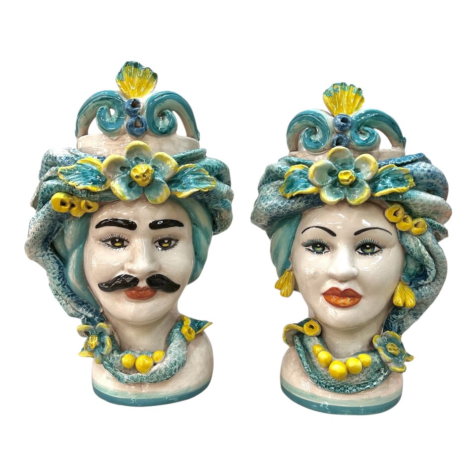 Coppia Teste di moro in ceramica siciliana con corona e turbante decoro azzurro e giallo Produzione artigianale di Caltagirone h.30cm