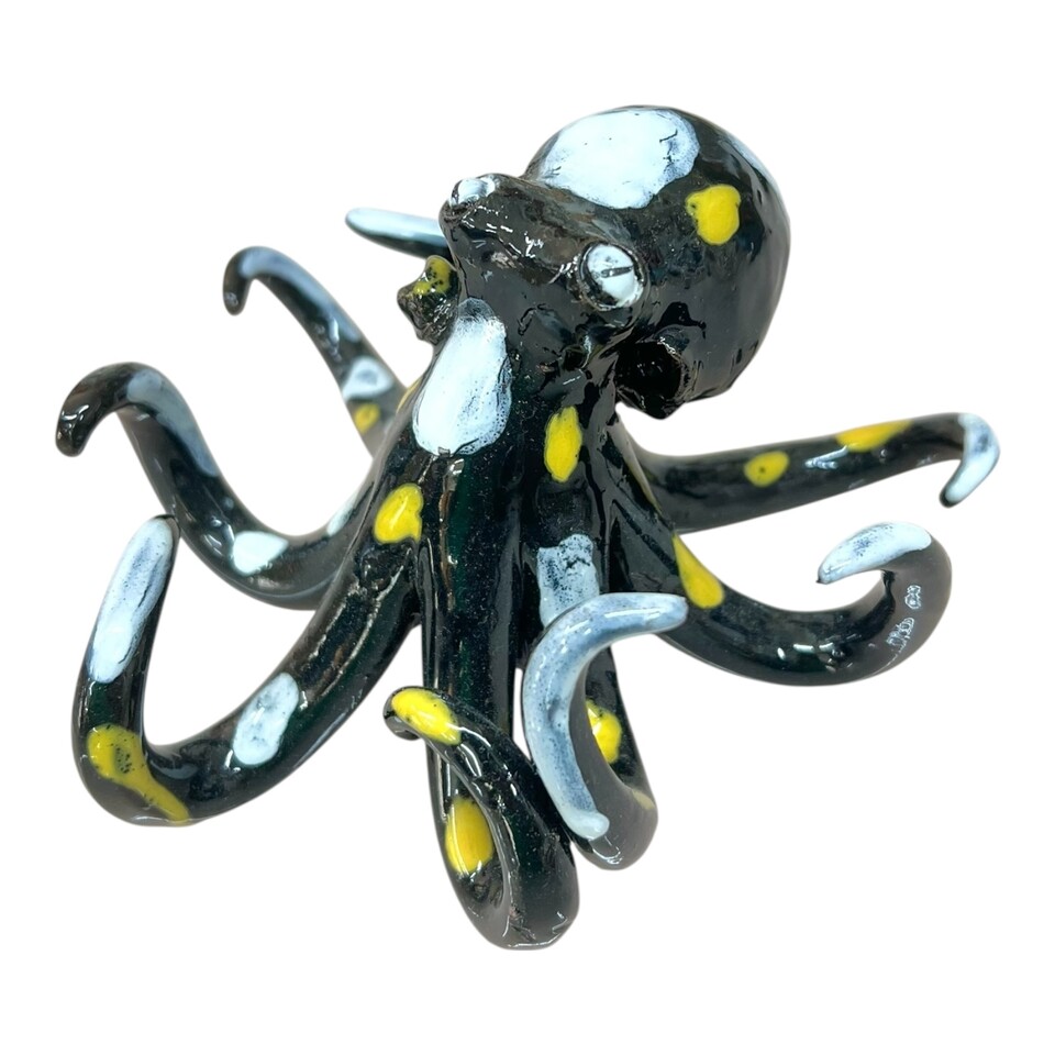 Polpo ornamentale in ceramica siciliana decoro nero a pois Produzione artigianale di Palermo lunghezza 15cm