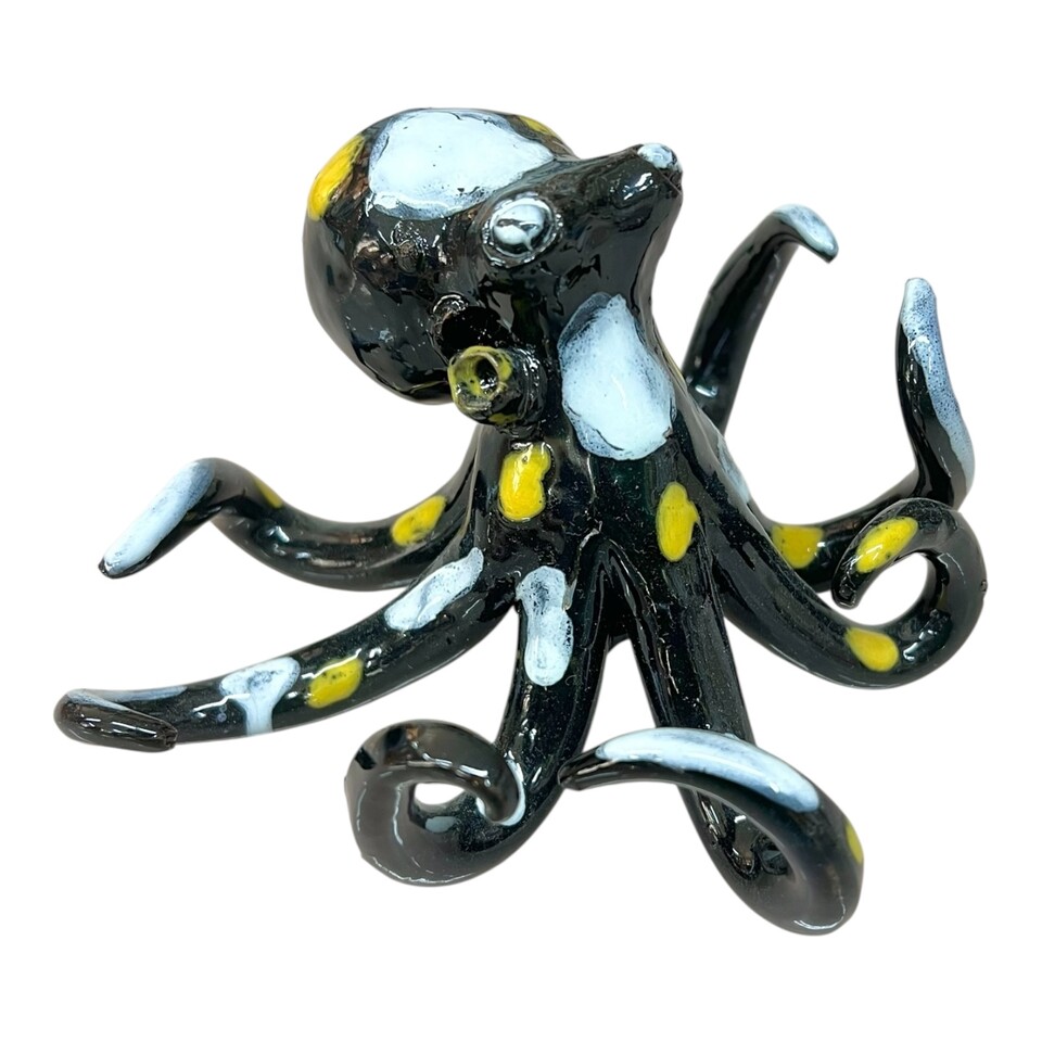 Polpo ornamentale in ceramica siciliana decoro nero a pois Produzione artigianale di Palermo lunghezza 15cm