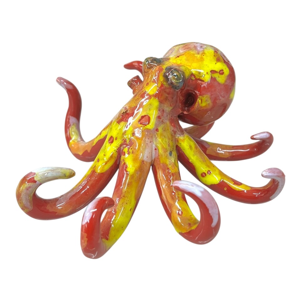 Polpo ornamentale in ceramica siciliana decoro rosso e giallo Produzione artigianale di Palermo lunghezza 15cm