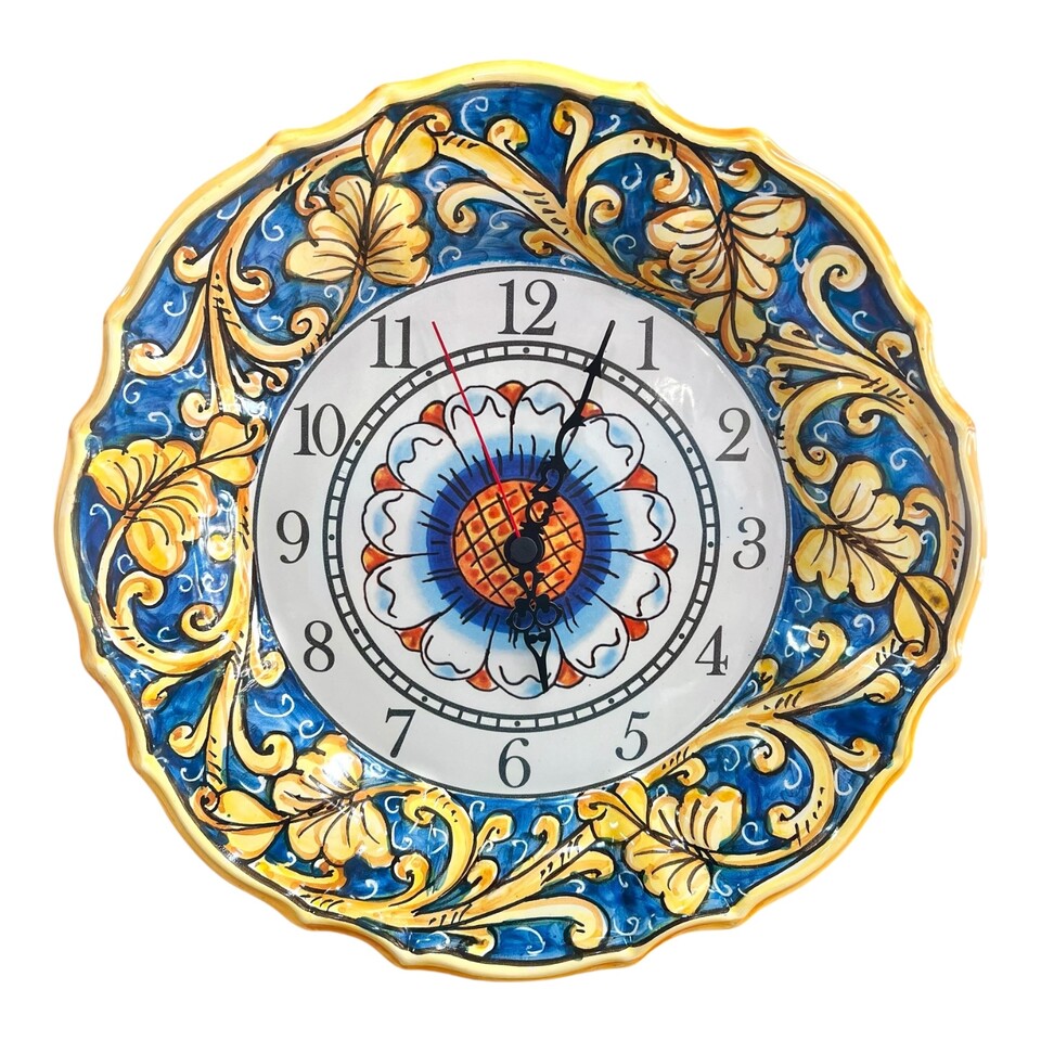 Orologio da parete in ceramica smerlato decoro blu con ornato giallo Produzione artigianale di Santo Stefano di Camastra Diametro 30cm