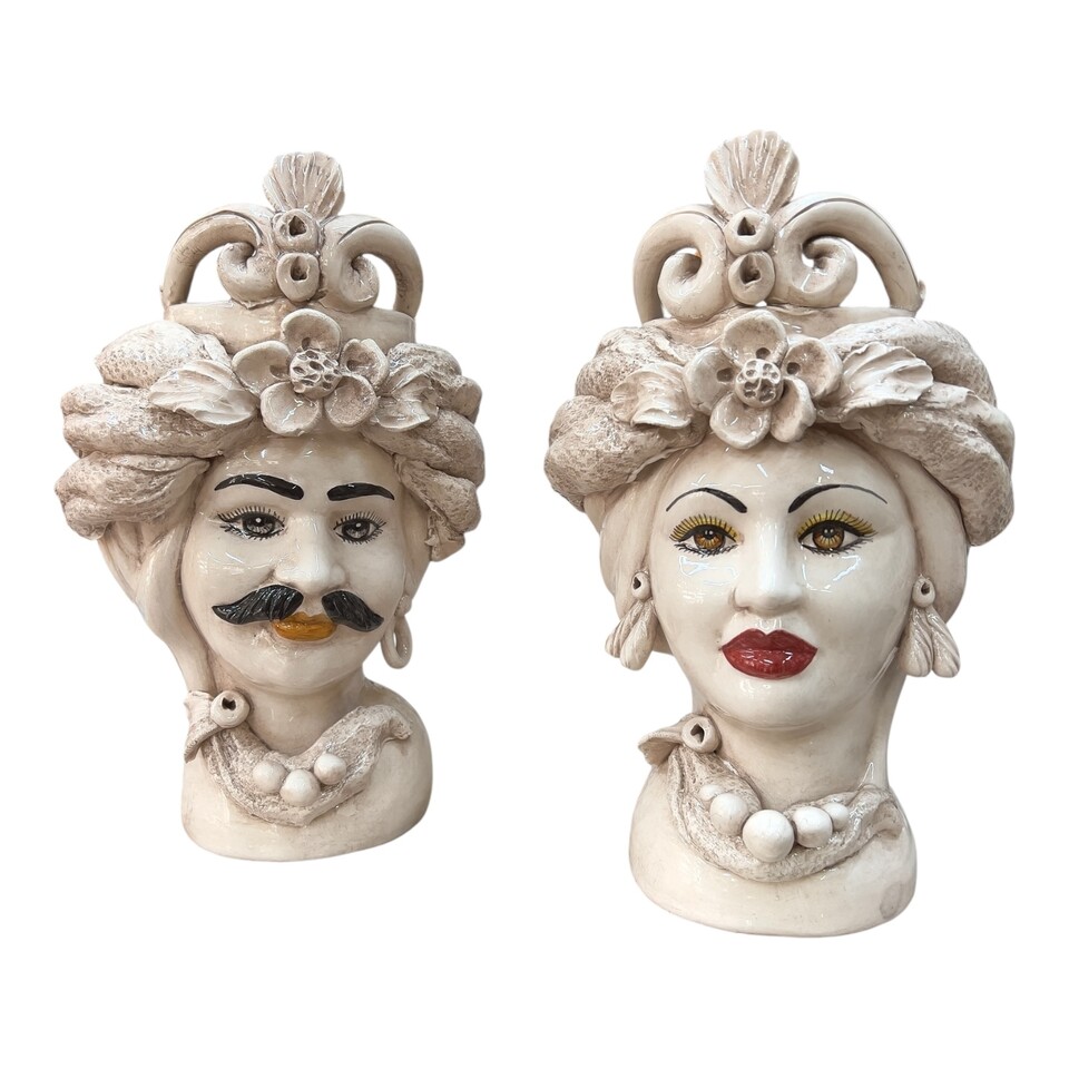 Coppia Teste di moro in ceramica siciliana con corona e turbante decoro fumé Produzione artigianale di Caltagirone h.30cm