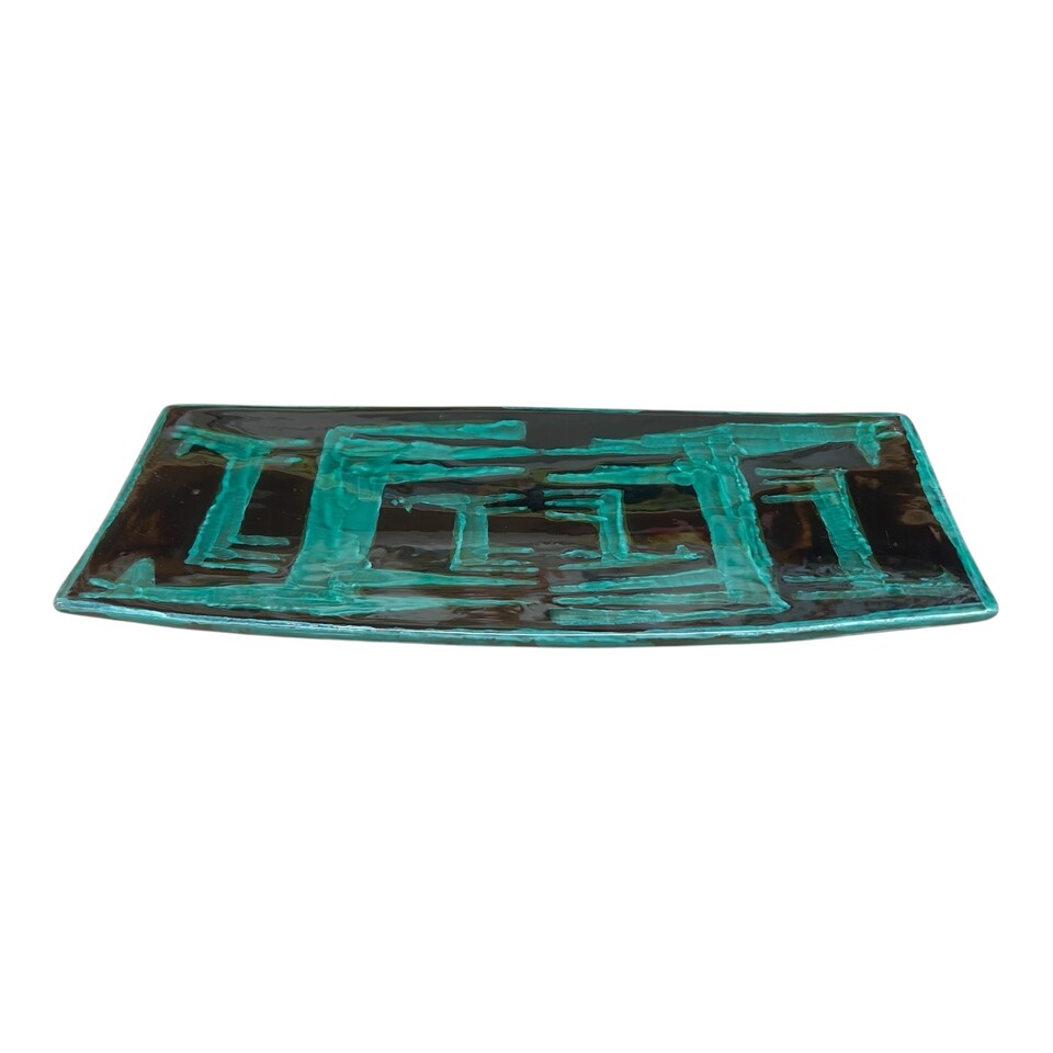 Piatto sushi in ceramica siciliana decoro tribale nero e verde acqua Produzione artigianale di Santo Stefano di Camastra Lunghezza 29cm
