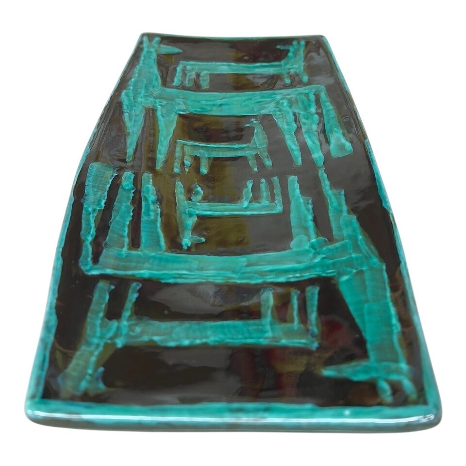 Piatto sushi in ceramica siciliana decoro tribale nero e verde acqua Produzione artigianale di Santo Stefano di Camastra Lunghezza 29cm