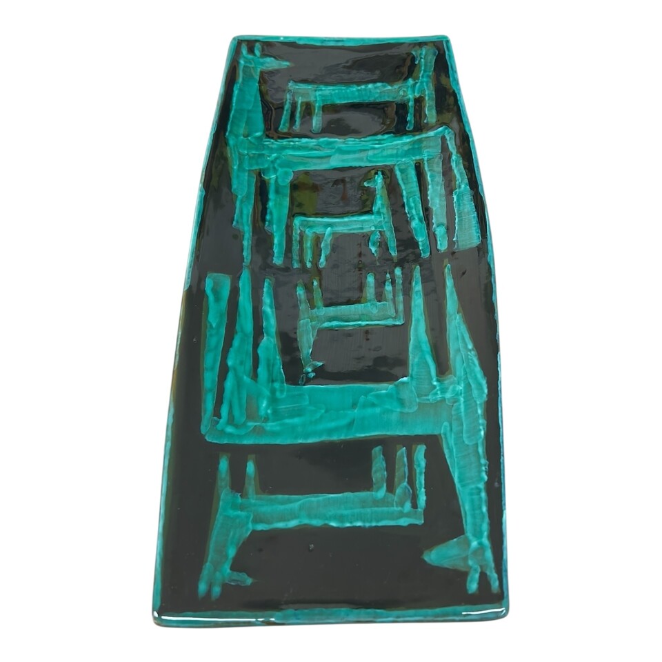 Piatto sushi in ceramica siciliana decoro tribale nero e verde acqua Produzione artigianale di Santo Stefano di Camastra Lunghezza 29cm