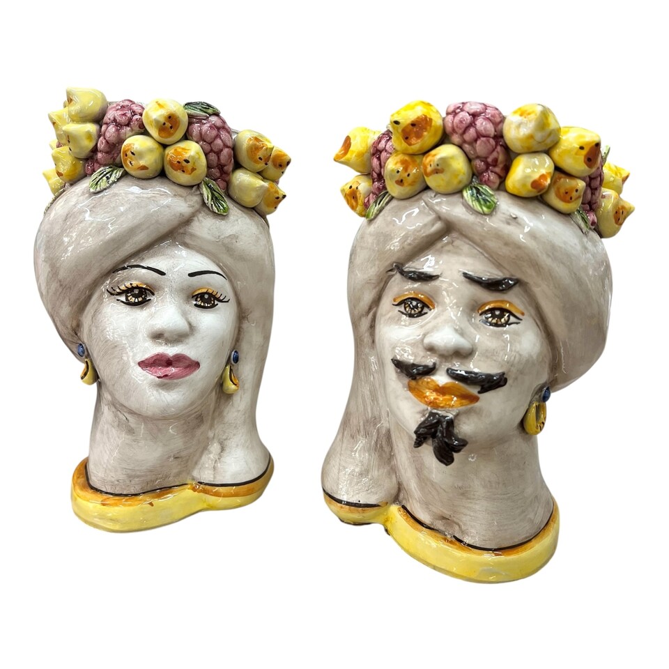Teste di moro coppia in ceramica siciliana decoro fumé con limoni e uva Produzione artigianale di Caltagirone h.23cm