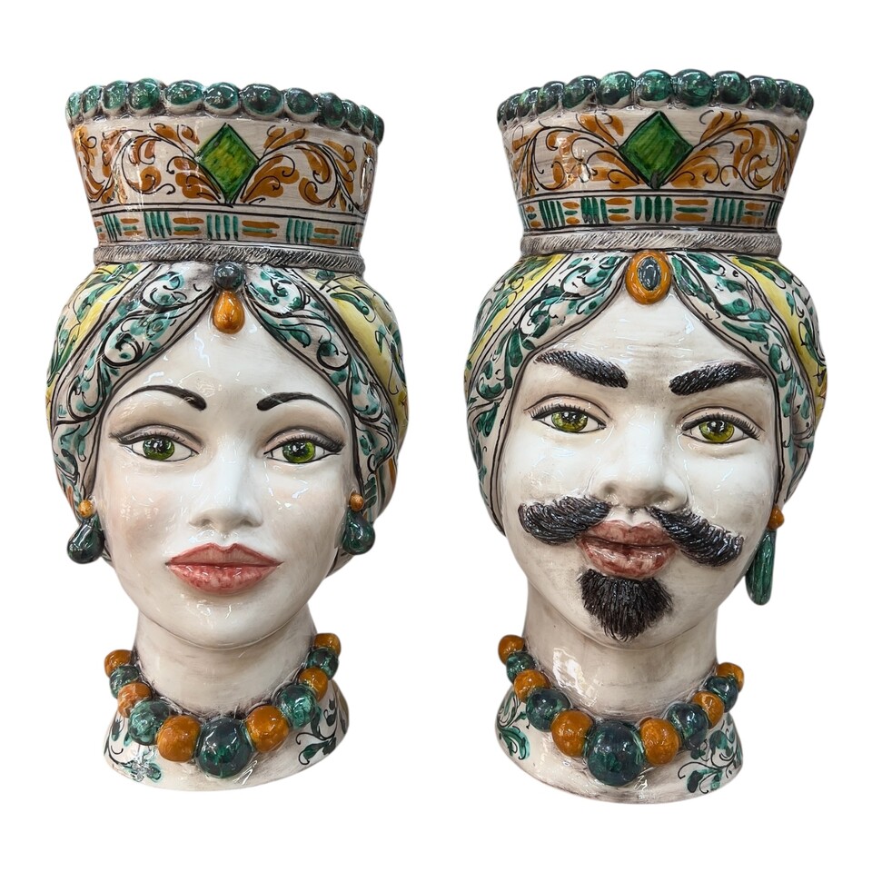 Coppia Teste di moro in ceramica siciliana decoro seicento verde Produzione artigianale di Santo Stefano di Camastra h.40cm