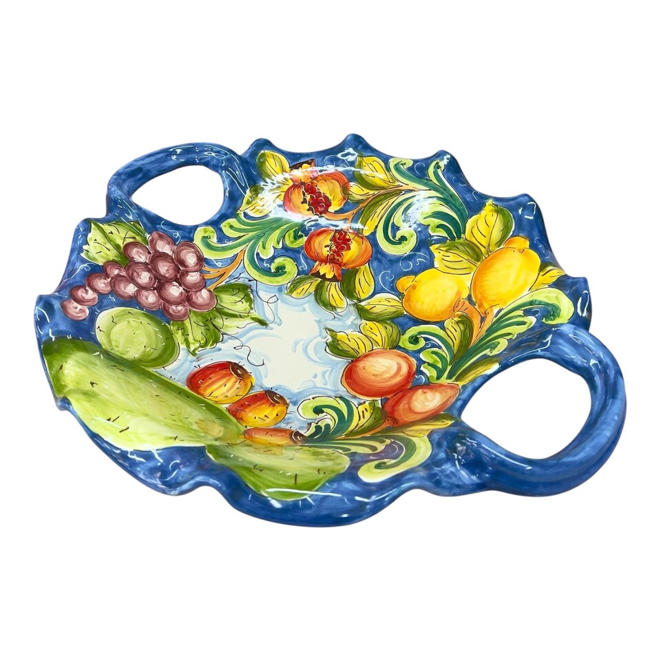 Centrotavola smerlato con manici in ceramica siciliana decoro con frutta Produzione artigianale di Santo Stefano di Camastra Diametro 40cm