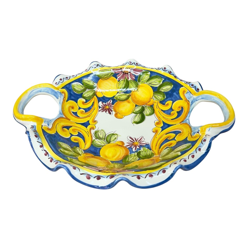 Centrotavola smerlato con manici in ceramica siciliana decoro blu con limoni Produzione artigianale di Santo Stefano di Camastra Diametro 40cm