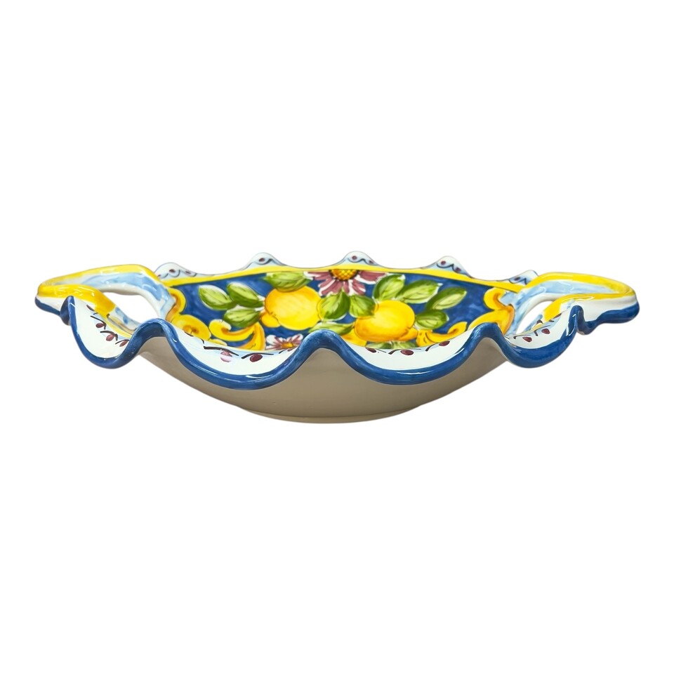 Centrotavola smerlato con manici in ceramica siciliana decoro blu con limoni Produzione artigianale di Santo Stefano di Camastra Diametro 40cm