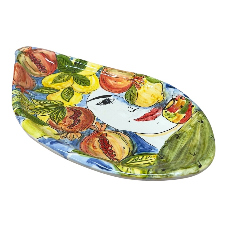 Centrotavola Pala di fico d’india in ceramica siciliana decoro Sicula con frutta Produzione artigianale di Santo Stefano di Camastra lunghezza 40cm