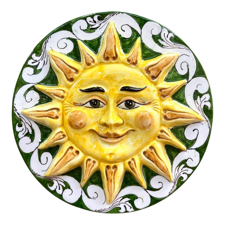 Sole piatto da parete in ceramica siciliana decoro ornato bianco fondo verde bosco Produzione artigianale di Caltagirone Diametro 25cm