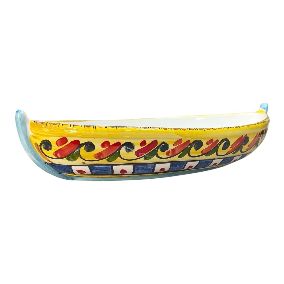 Piatto centrotavola forma barca in ceramica sicilia decoro carretto siciliano Produzione artigianale di Santo Stefano di Camastra Lunghezza 37cm