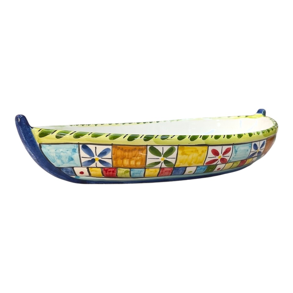 Piatto centrotavola forma barca in ceramica sicilia decoro carretto siciliano Produzione artigianale di Santo Stefano di Camastra Lunghezza 37cm