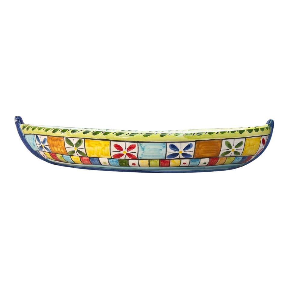 Piatto centrotavola forma barca in ceramica sicilia decoro carretto siciliano Produzione artigianale di Santo Stefano di Camastra Lunghezza 37cm
