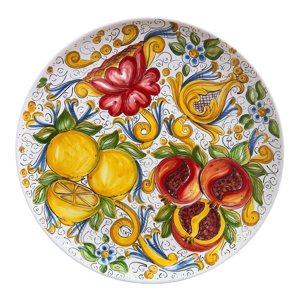 Piatto ornamentale da parete in ceramica siciliana decoro con frutta fondo bianco Produzione artigianale di Caltagirone Diametro 30cm