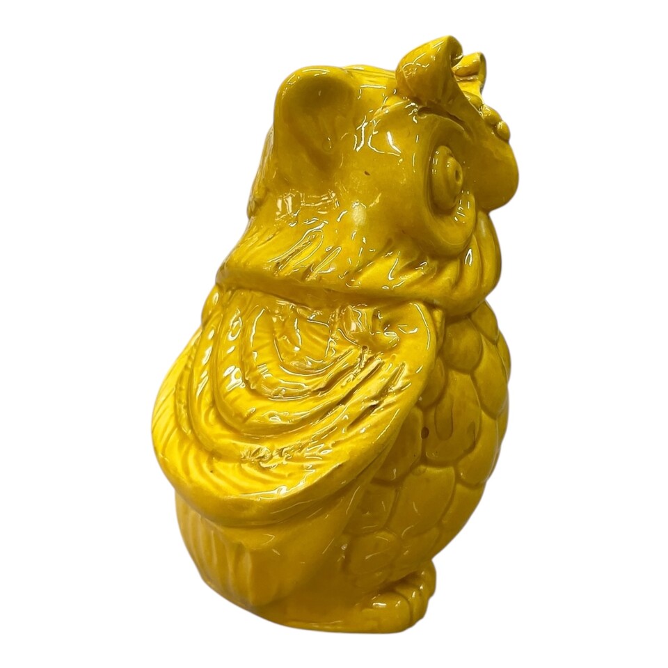 Civetta ornamentale in ceramica siciliana decoro giallo senape monocolore Produzione artigianale di Caltagirone h.15cm