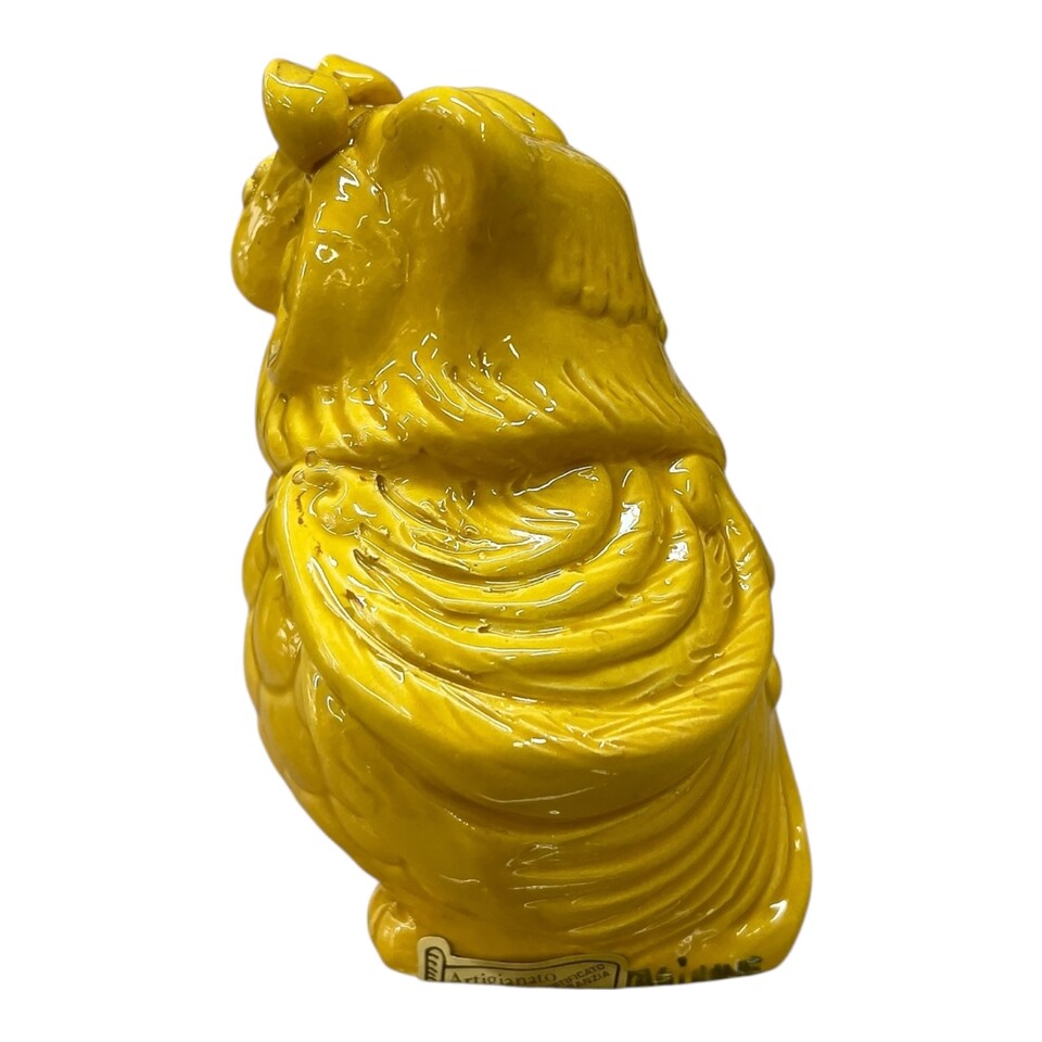 Civetta ornamentale in ceramica siciliana decoro giallo senape monocolore Produzione artigianale di Caltagirone h.15cm